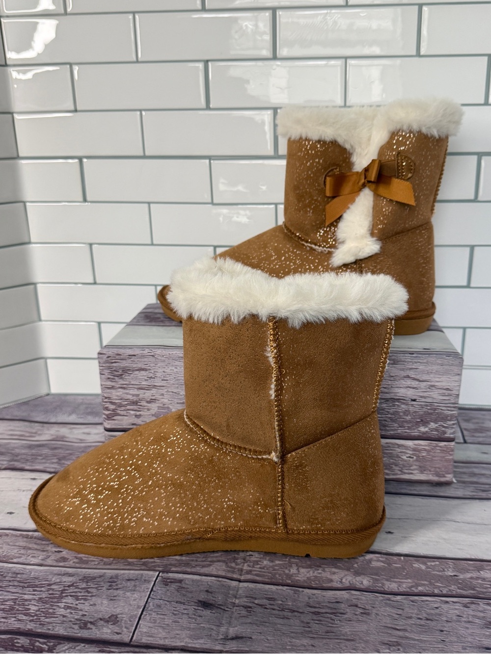 L&D Women’s Tan Cozy Faux Suede Pull On Winter Boots with a side bow Size 6 - Picture 3 of 10